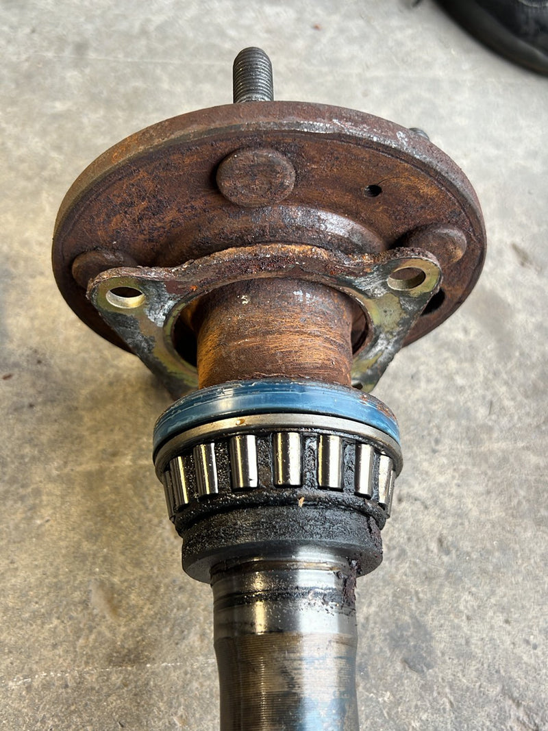 1990-1992 Volvo 740 745 940 Wagon 4.10 Ratio Rear Differential w/ Axle Assembly 3549692 OEM #5995EM