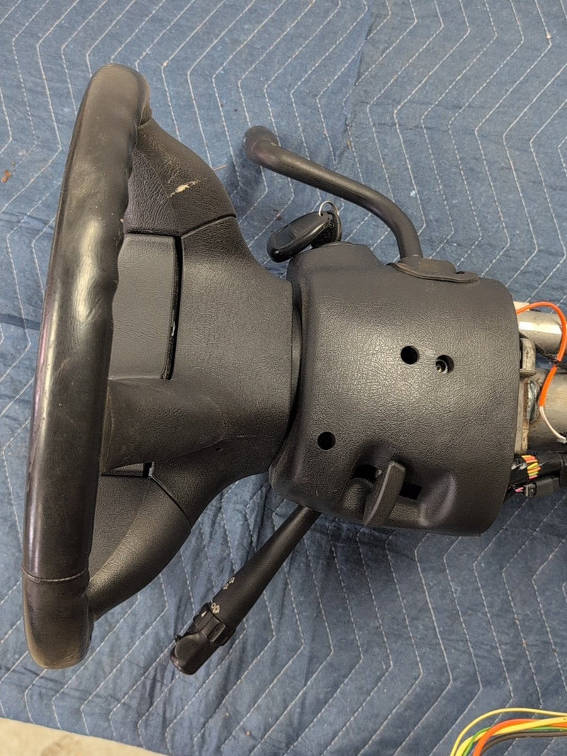 2003-2007 Chevy Suburban 1500 Steering Column w/Radio & Key Controls 26115795