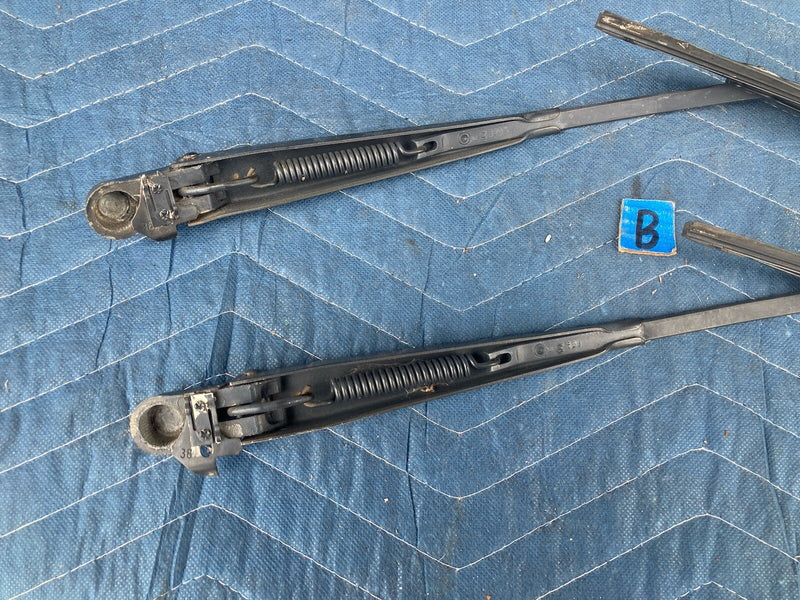 1997-2002 Jeep Wrangler TJ Wiper Arms Pair 2 Left Right Blades OEM #3240M