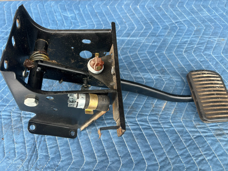 1986-1993 Volvo 240 244 245 Brake Pedal Lever Assembly w/ Switch OEM #4121EM