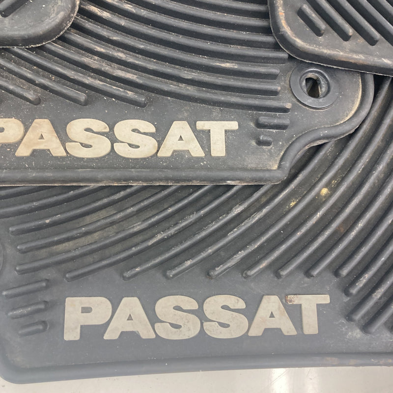 2001-2005 Volkswagen Passat Floor Mat Set Factory OEM #5564M