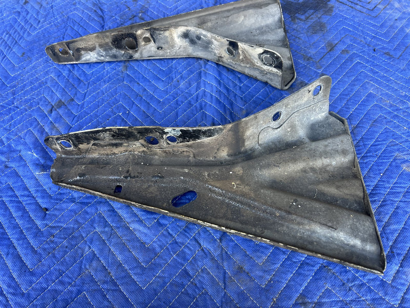 Volvo 240 - Rear Bumper Brace