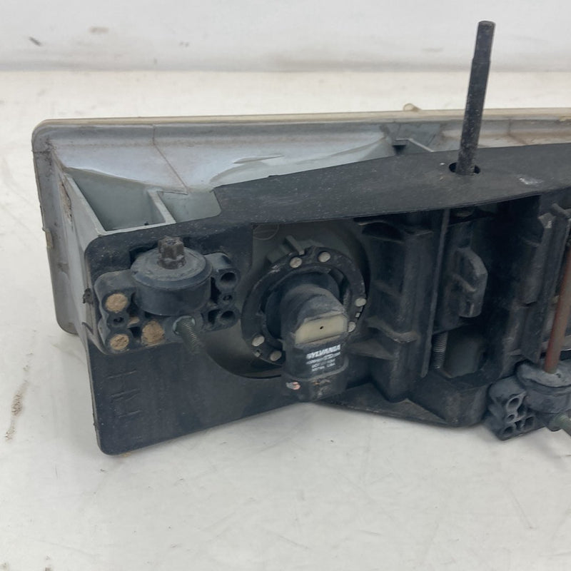 1995-1998 Chevrolet Silverado 2500 GMT400 Headlight Right 15034930 OEM