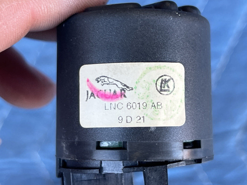 1998-2003 Jaguar XJR XJ8 Dashboard Computer Trip Toggle Switch LNC6019AB #4618E