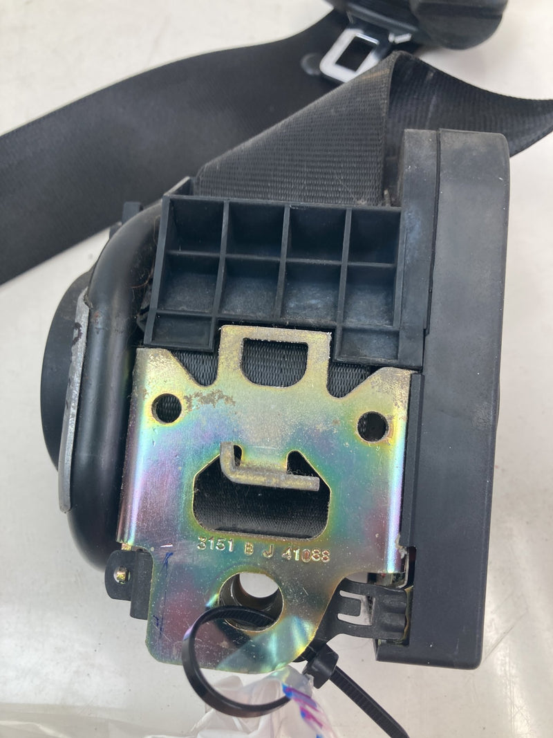2001-2005 Volkswagen Passat Seat Belt Front Right OEM #5534M