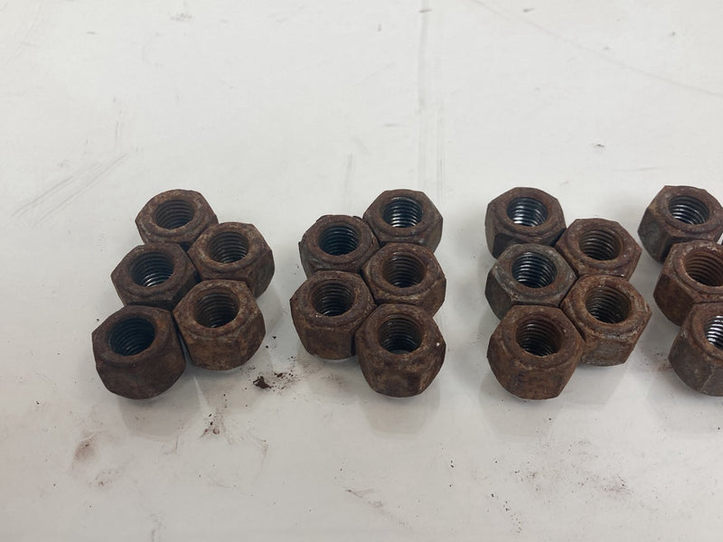1992 Volvo 940 944 - Lug Nuts