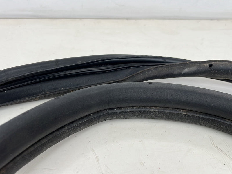 2004-2007 Volvo S60R S60 Sedan Only Deck Lid Trunk Seal Weatherstripping OEM #5811EM