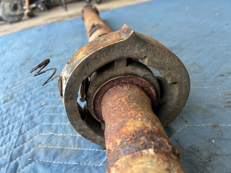 1986-1993 Volvo 240 244 Sedan Center Prop Drive Shaft Assembly Manual OE #4469EM