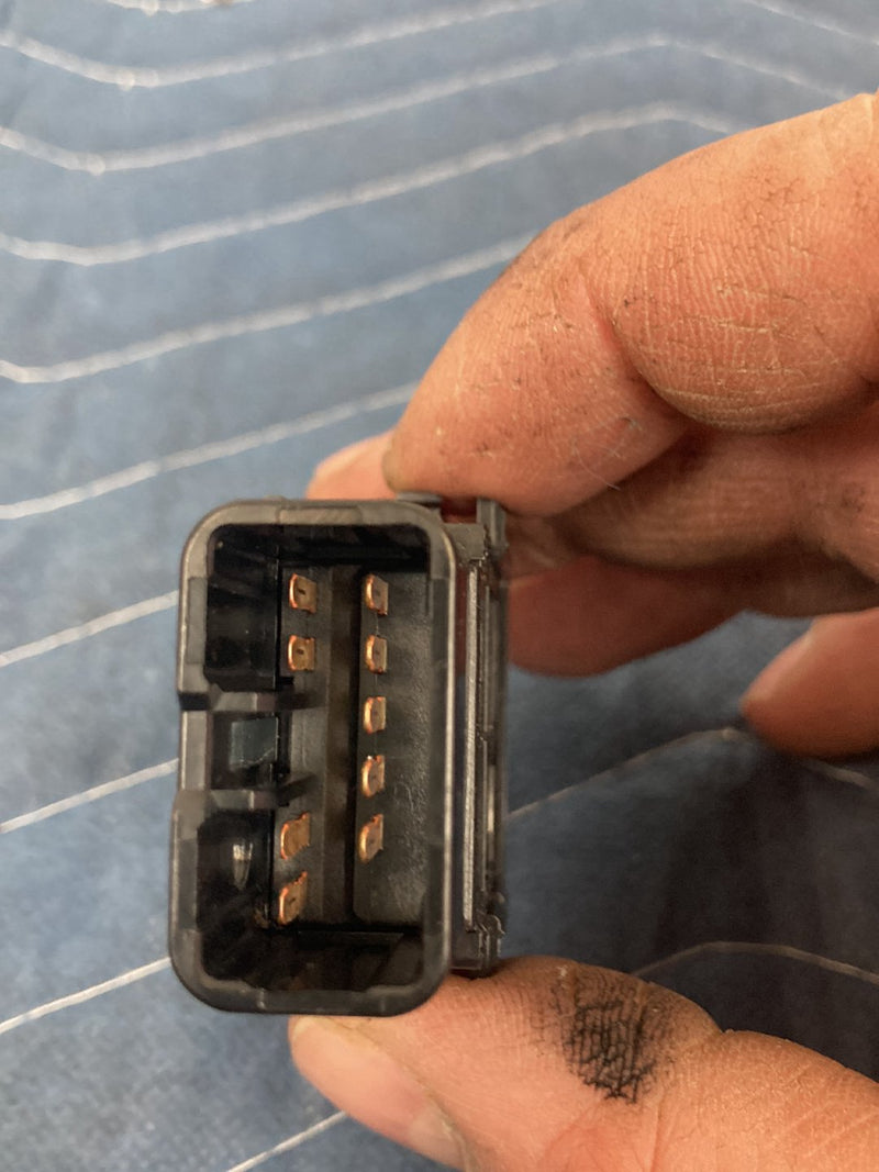 2000 Toyota Sienna L10 - Hazard Light Switch PN: TR9501 157962
