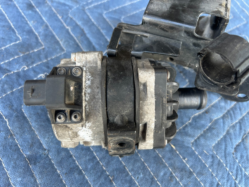 2005-2011 Audi A6 Circulation Water Pump Motor w/ Bracket 4F0145879D OEM #3465EM