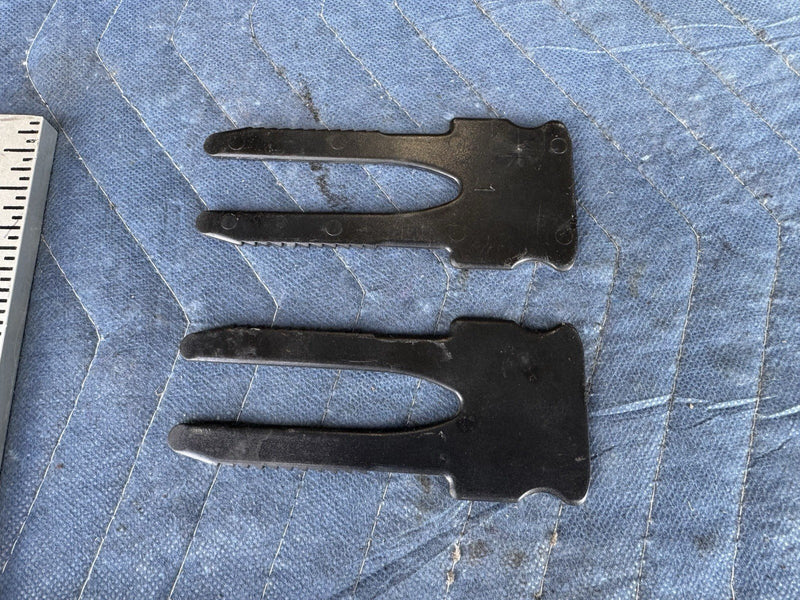 1986-1993 Volvo 240 244 245 Left & Right Dash Harness Retaining Clips OEM #4932E