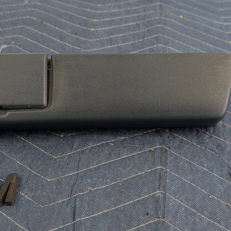 1988-1994 Chevrolet K1500 Armrest RH Ashtray 46572R OEM
