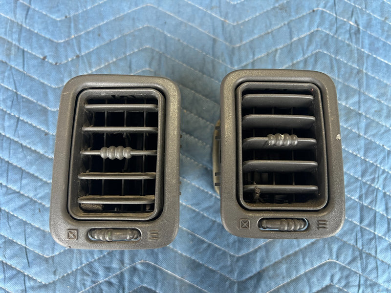 1999-2007 Chevy Silverado Dash Left & Right Air Heat AC Vent Duct Pair OE#1554CN