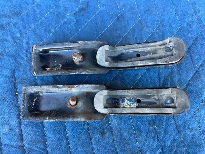 1986-1993 Volvo 240 244 245 Upper Radiator Mount Bracket Retainer OEM #4339EM
