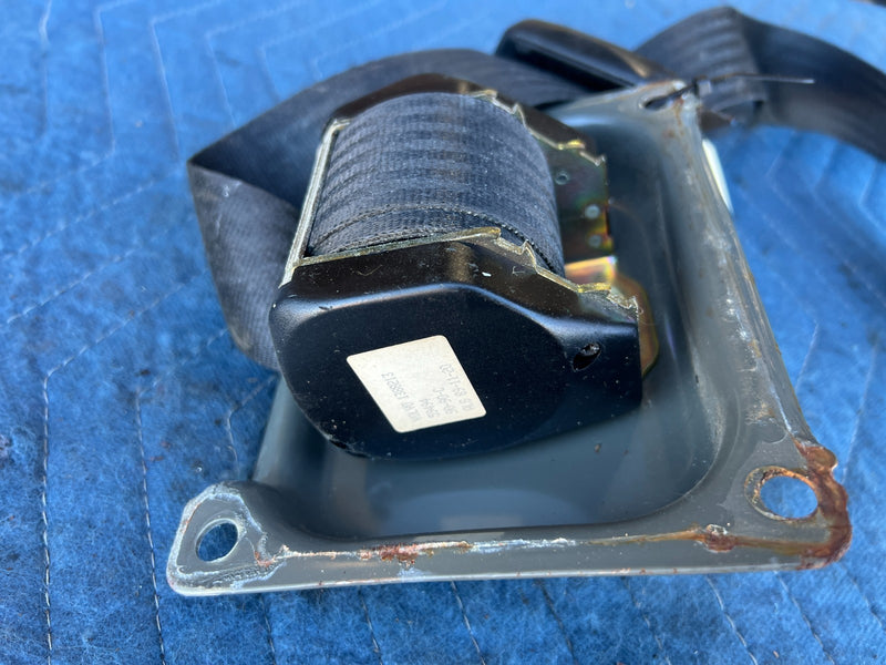 1986-1993 Volvo 240 244 245 Front Passenger Right Seat Belt Retractor OE #4342EM