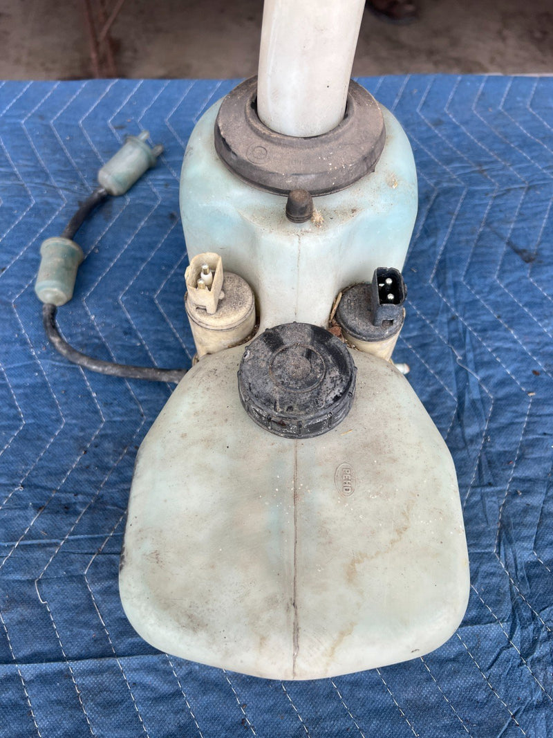 1992-1995 Volvo 940 740 Windshield Wiper Washer Fluid Jug Reservoir OEM #3253EM