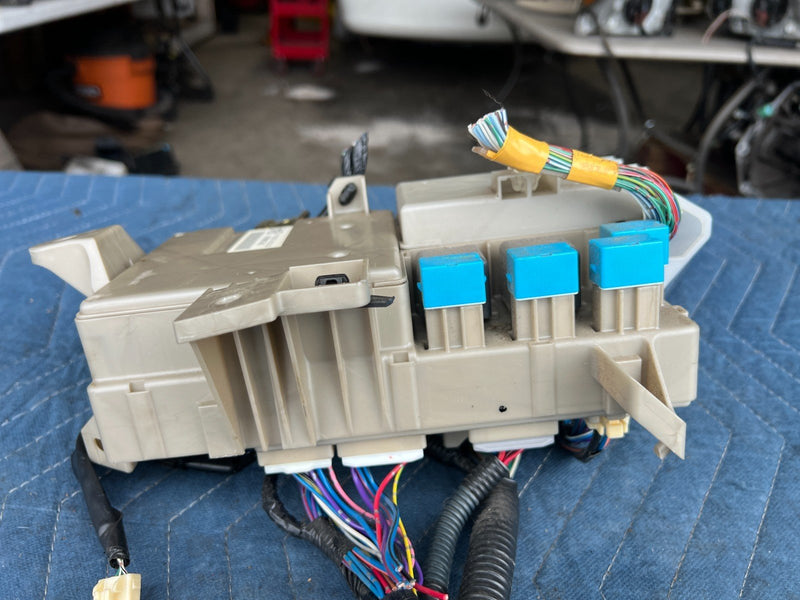 2002-2006  Toyota Camry Interior Cabin Fuse Junction Box  82730-33030 OEM #114DU