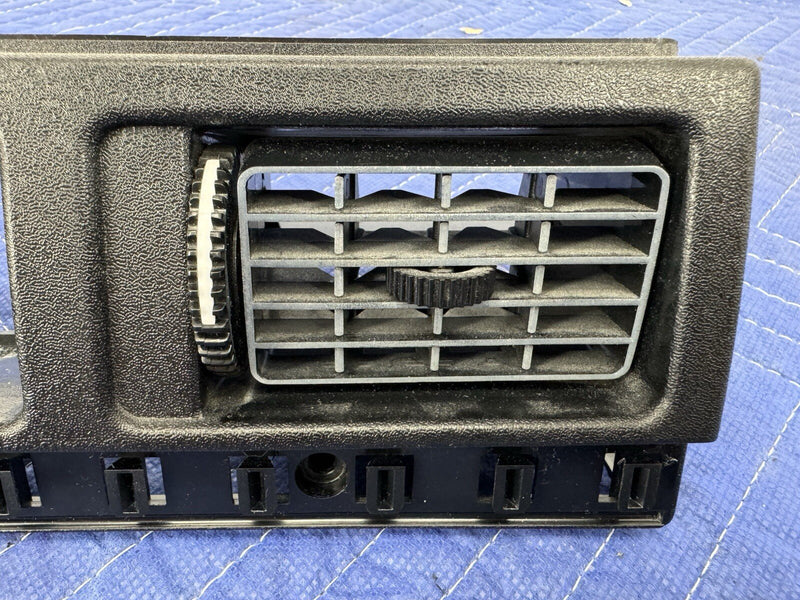 1975-1980 Volvo 240 260 Center Dash Vent Assembly HVAC Heat Cool 1234537 #3834E