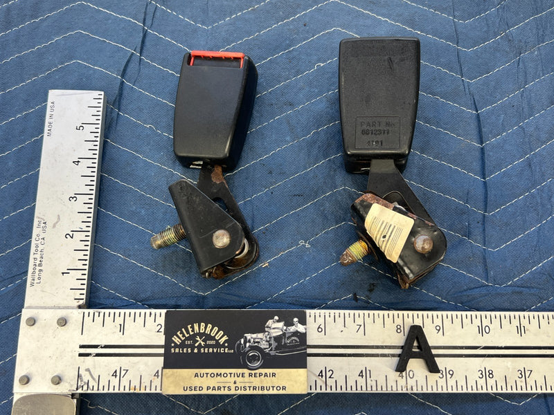 1992-1995 Volvo 940 740 Wagon Only Rear Seat Belt Buckle Receiver Set OE #3173EM