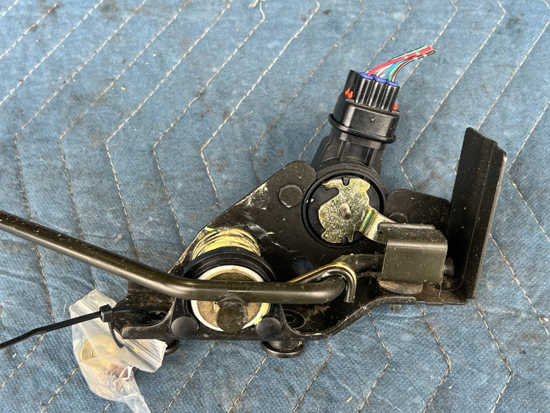 2002-2006  Toyota Camry Lexus ES300 Solara Gas Pedal Assembly OEM #106DU