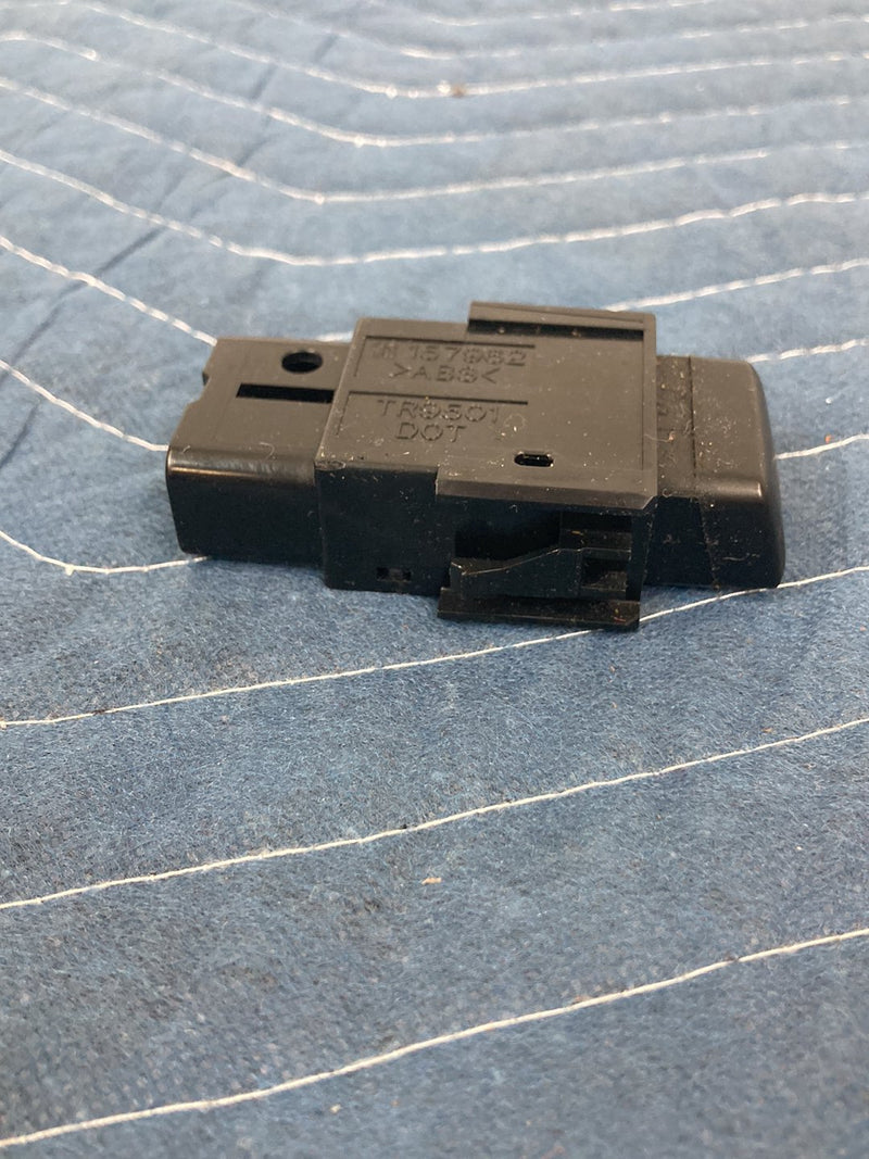 2000 Toyota Sienna L10 - Hazard Light Switch PN: TR9501 157962