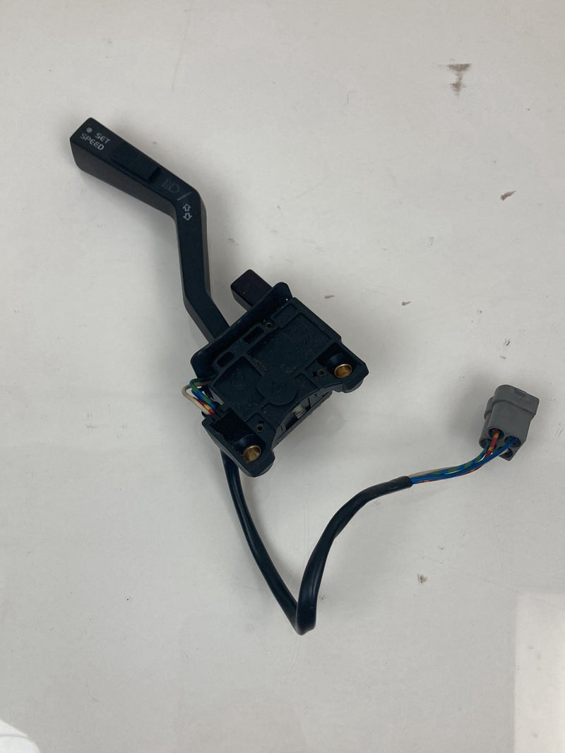 1992 Volvo 940 944 - Cruise Control Switch PN: 3544883