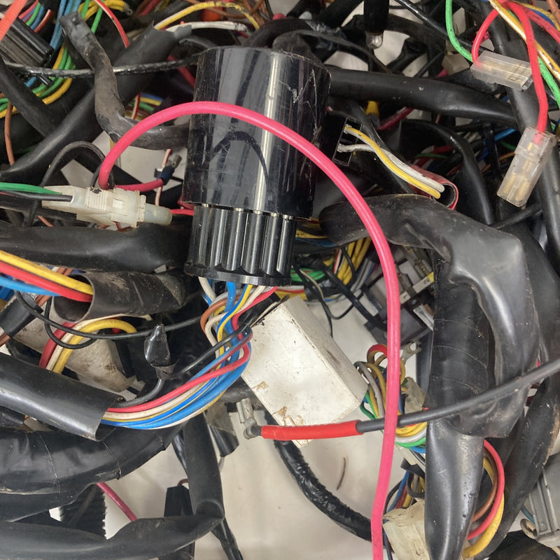 1981-1985 Volvo 240 245 Body Wiring Harness Relays Fuse OEM