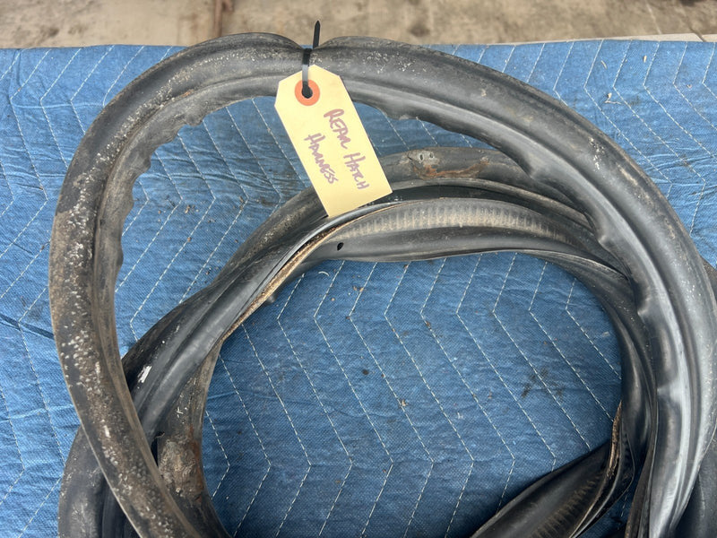 1992-1995 Volvo 940 740 Wagon Only Rear Hatch Seal Weather Gasket OEM #3210EM
