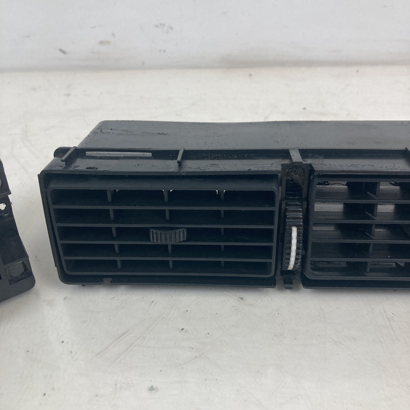 1981-1985 Volvo 240 245 Dash Vent Set LH RH 1259088 OEM