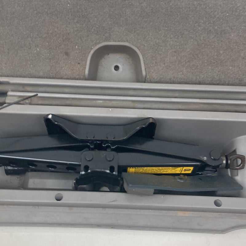 1996 Chevrolet Silverado GMT800 - Jack & Tool Kit