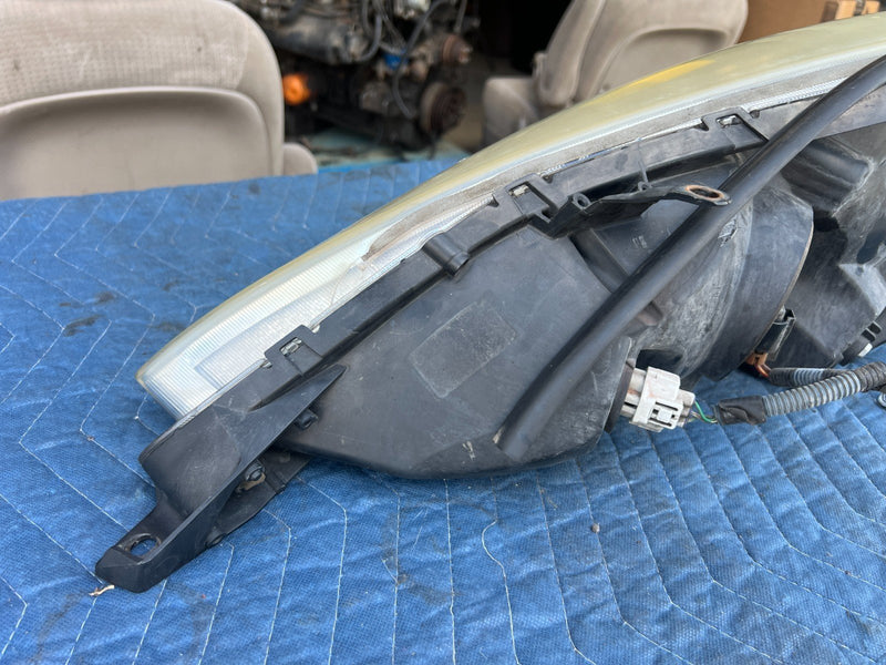 2004-2010 Toyota Sienna Front Passenger Right RH Headlight Lamp OEM #3604EM