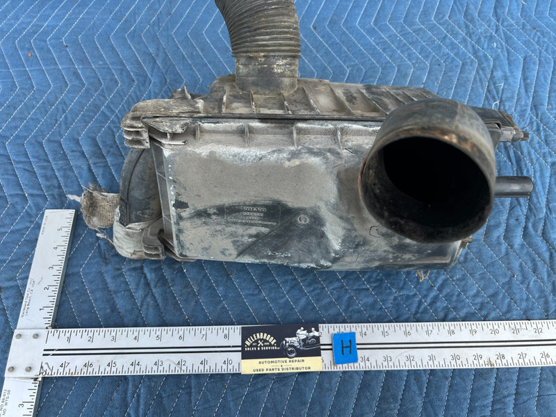 1986-1993 Volvo 240 244 Sedan Air Intake Cleaner Assembly 1266791 OEM #4245EM