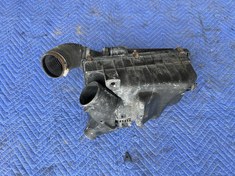 1993-1997 Volvo 850 850R Engine Air Filter Assembly Airbox NA 2.4L OEM #4430E