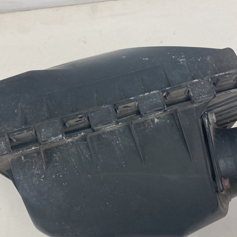 2002-2005 Lincoln Town Car Signature Air Filter Housing Box OEM #5141M