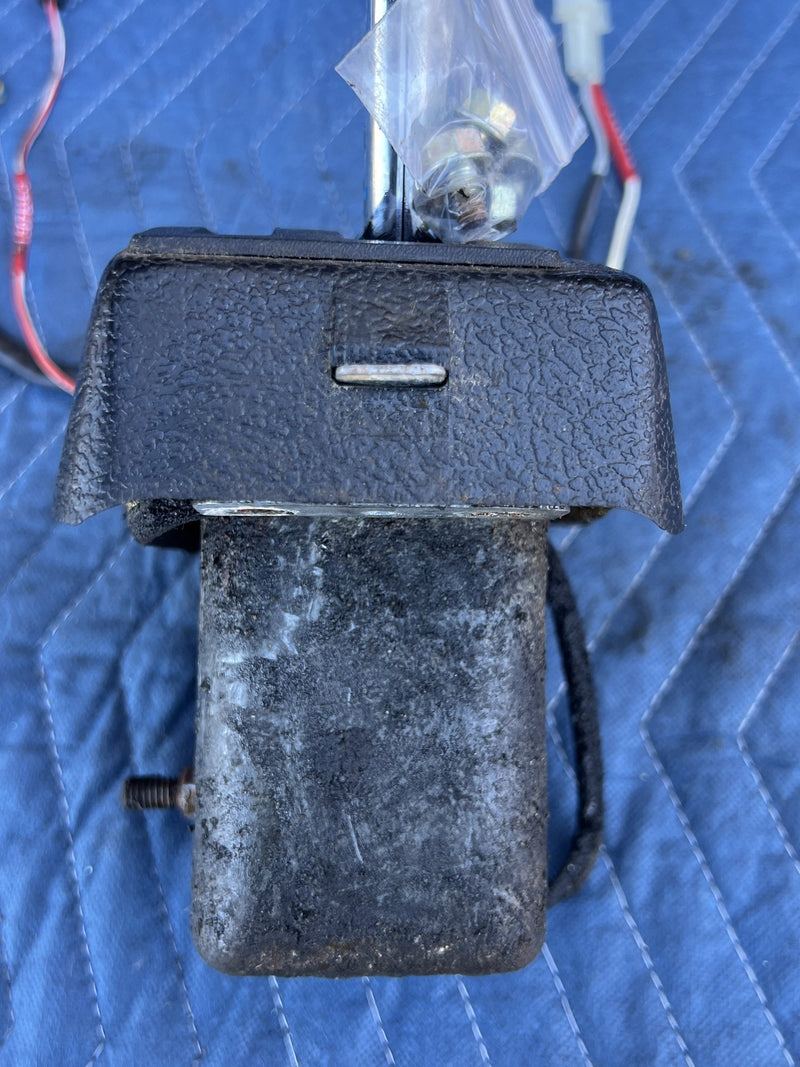 1988 Volvo 240 245 - Automatic Shifter Assembly
