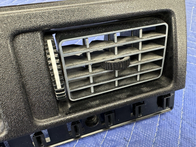 1975-1980 Volvo 240 260 Center Dash Vent Assembly HVAC Heat Cool 1234537 #3834E
