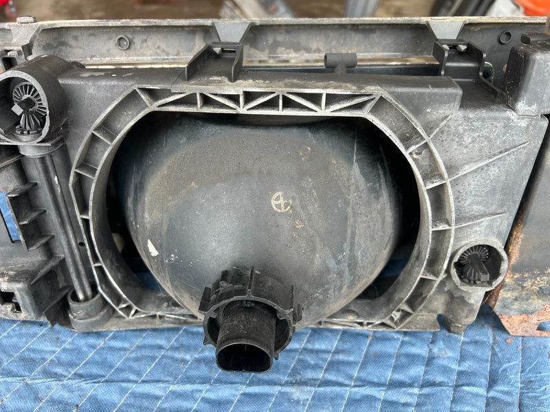 1989-1995 Volvo 740 940 Front Passenger Right Headlight Assembly Gray OE #3808EM