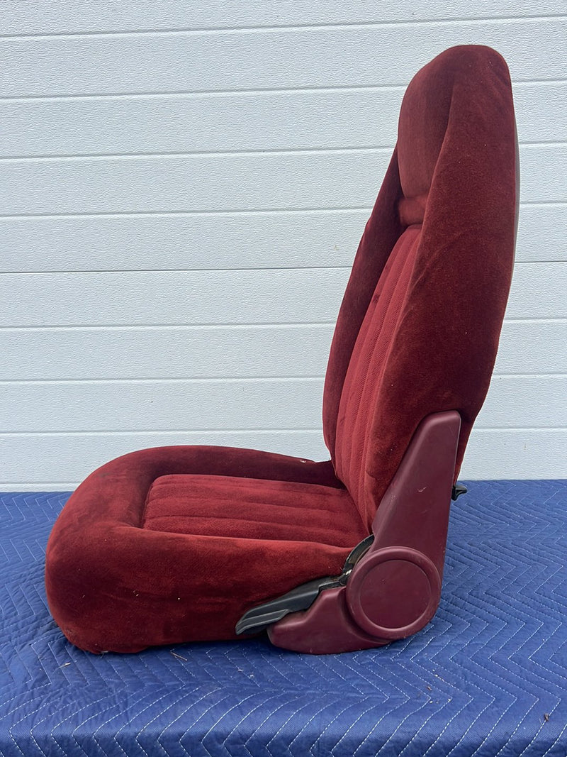 Chevrolet Silverado - Front Seat