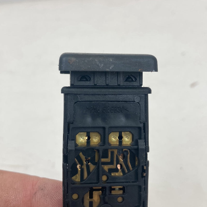 1999-2004 Land Rover Discovery II L550- Defrost Switch PN: 96553012 #5046M