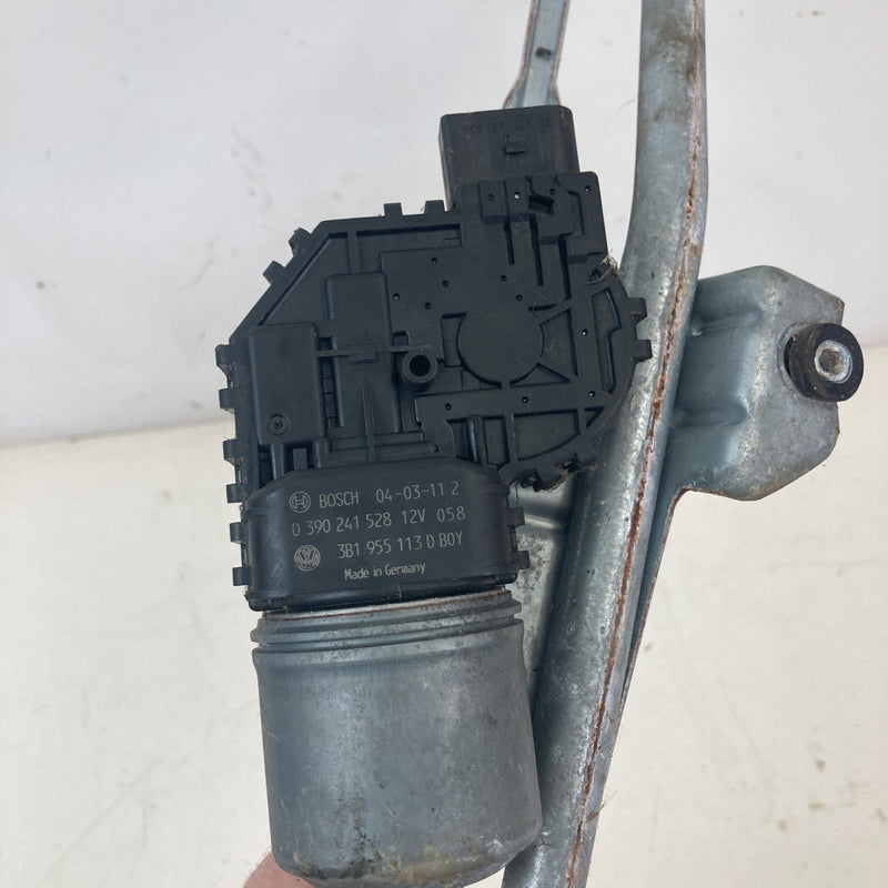 2001-2005 Volkswagen Passat Windshield Wiper Linkage Motor OEM #5520M