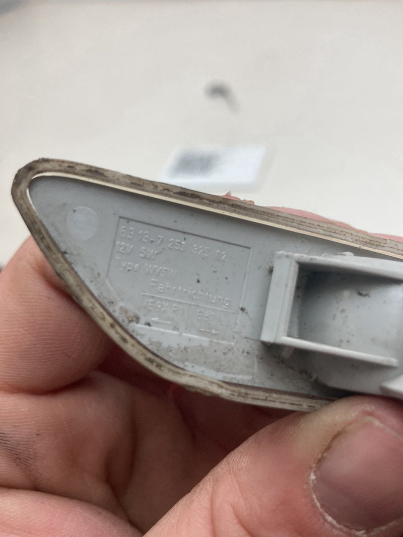 2009-2011 BMW 328i E90 Marker Light Front Turn Signal 7253325 7253326 OEM #4784M