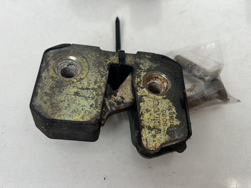 1990-1992 Volvo 740 745 940 Wagon Door Latch Catch Assembly Set of 4 OEM #5969EM
