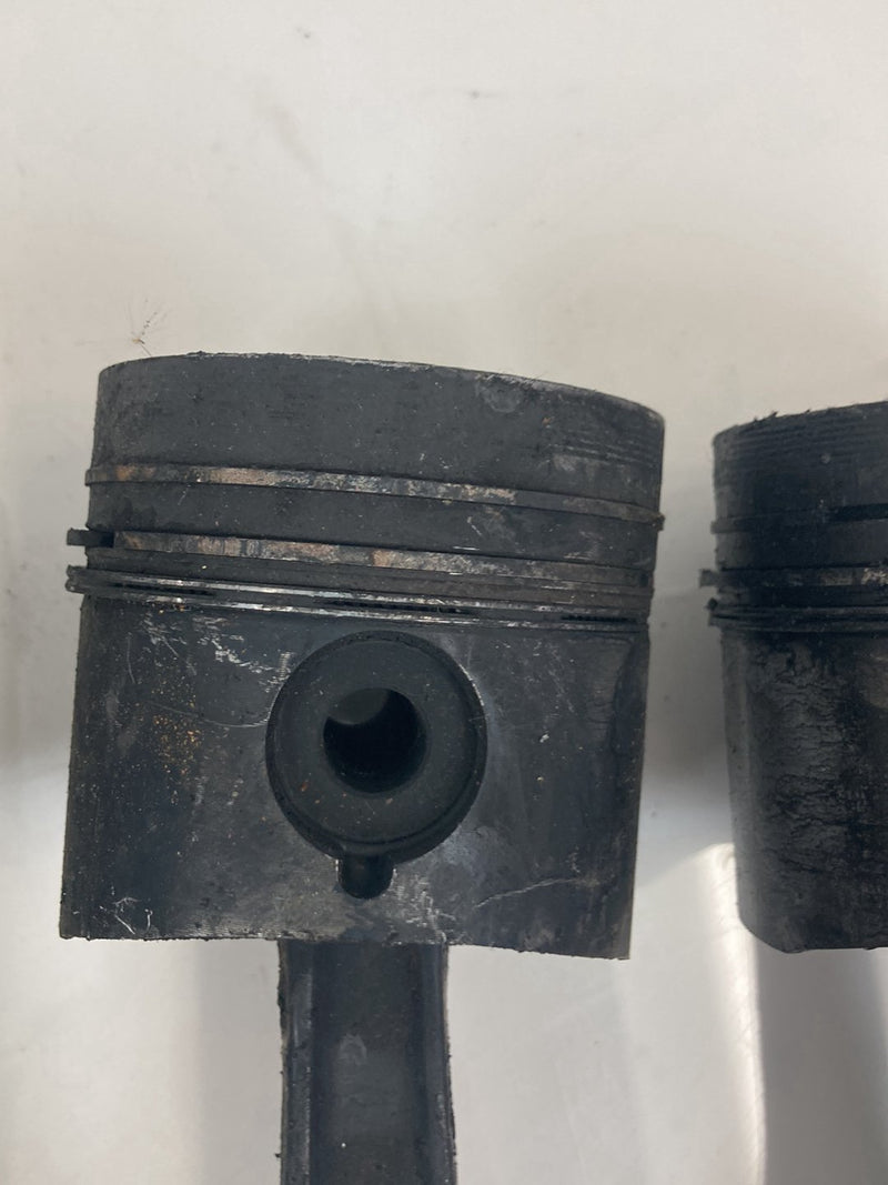 1980 Volvo 244 - Piston
