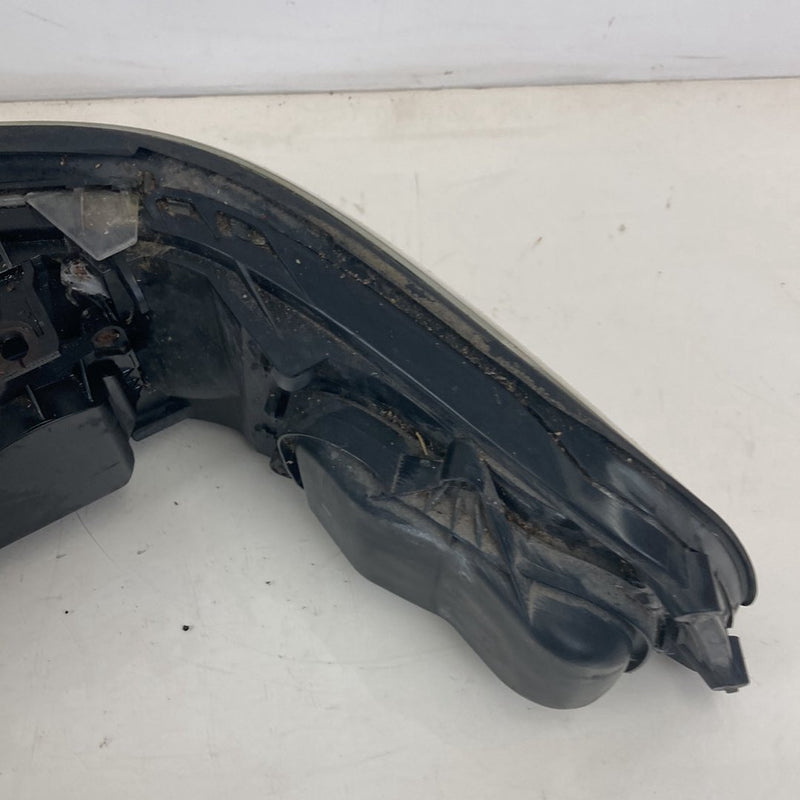 2002-2005 Lincoln Town Car Signature Headlight Assembly Right OEM #5143M