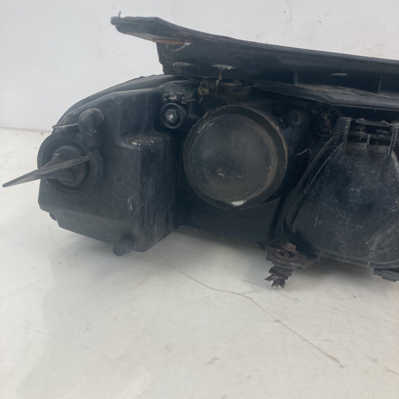 2001-2005 Volkswagen Passat Headlight Assembly Left OEM #5559M