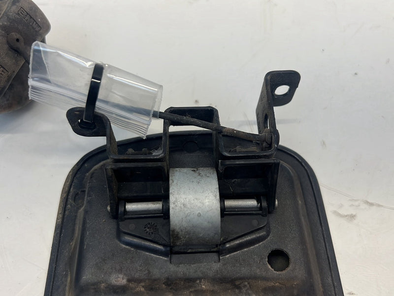 2006 BMW X5 E53 - Fuel Door