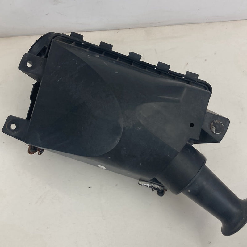 2002-2005 Lincoln Town Car Signature Air Filter Housing Box OEM #5141M