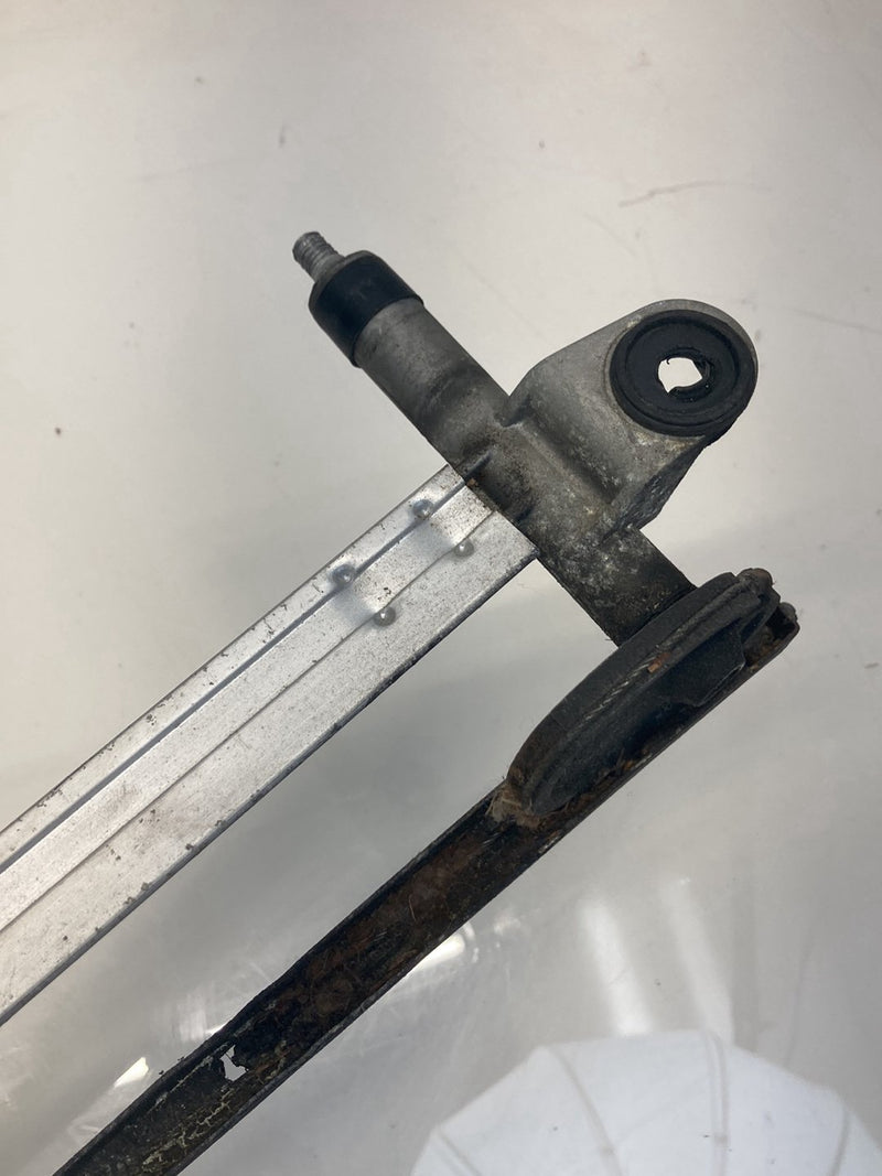 1986 Volvo 740 - Wiper Linkage