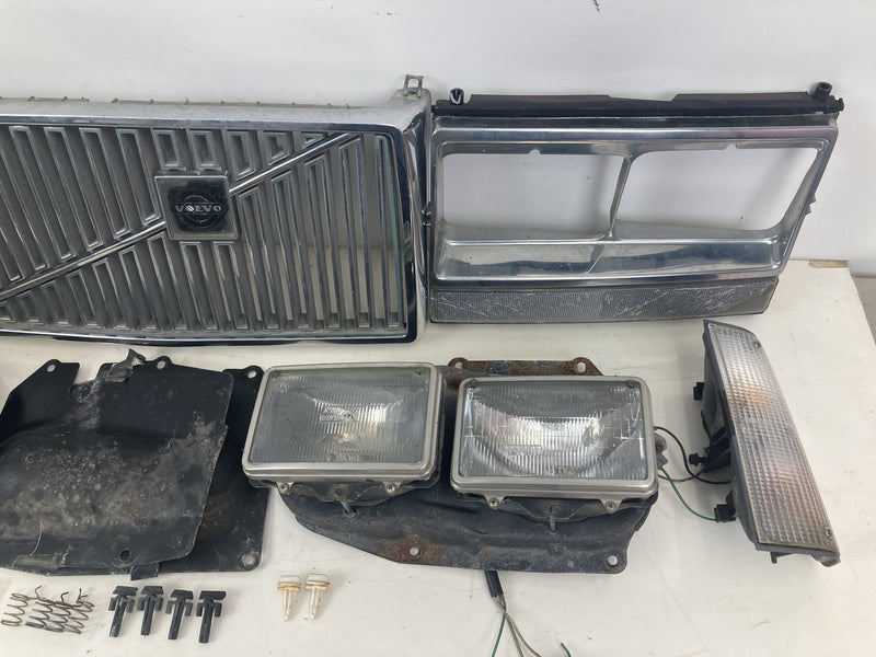 1981-1985 Volvo 240 245 Headlamp Set Grille Front Assembly OEM