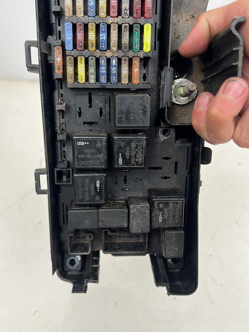 2004-2007 Volvo S60R V70R Engine Fuse Box Relay Junction 9494210 OEM #5739EM